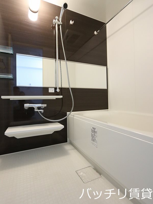 バス・シャワールーム　別号室タイプの為、現状を優先致します。