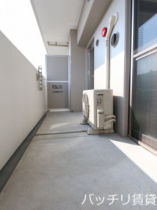 バルコニー　別号室タイプの為、現状を優先致します。