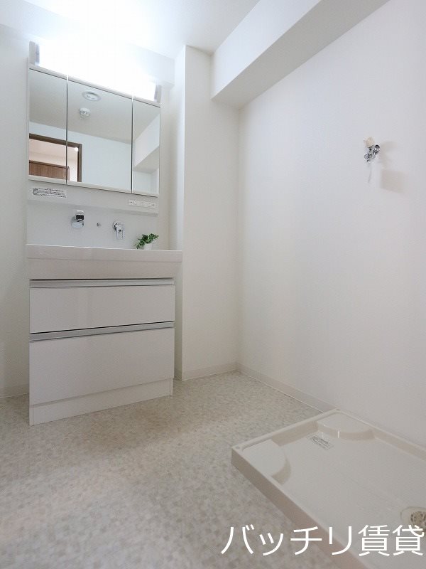 洗面設備　別号室タイプの為、現状を優先致します。