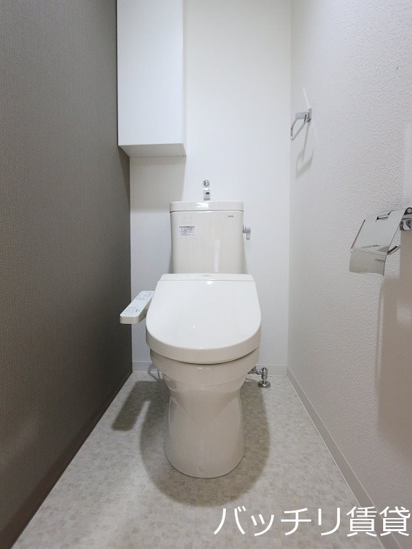 トイレ　別号室タイプの為、現状を優先致します。