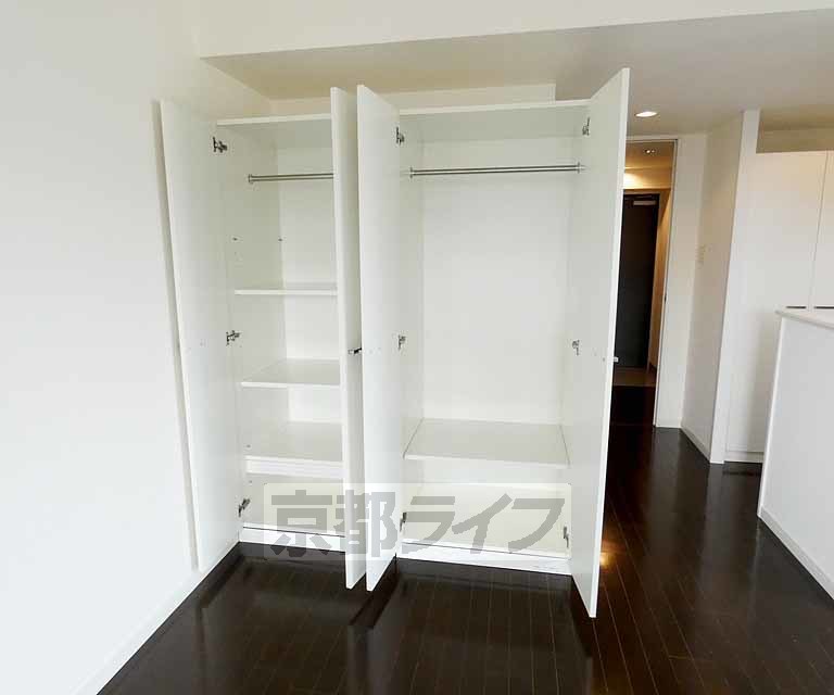 収納　広い日当たりの良いお部屋です。