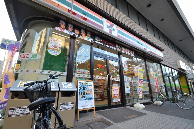 コンビニ　セブンイレブン（コンビニ）まで205m