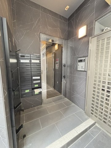 エントランス　建物の内部です