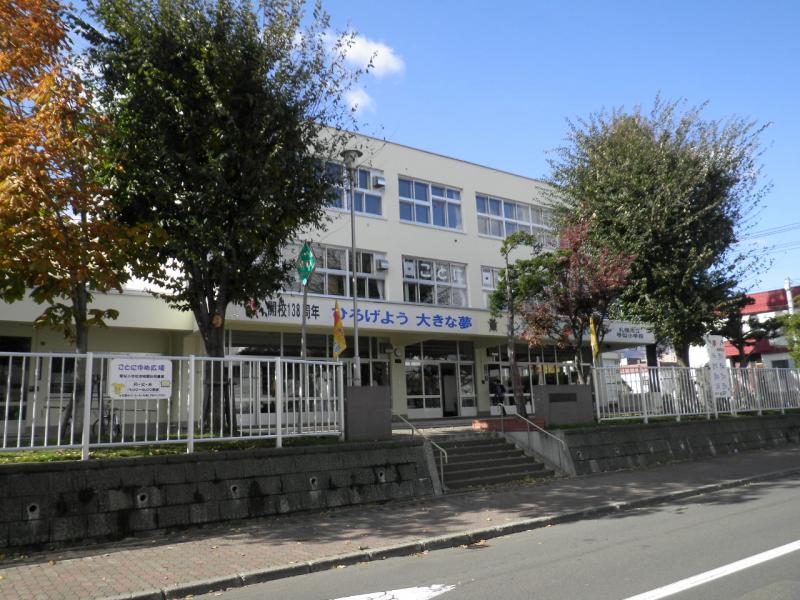 小学校　札幌市立琴似小学校（小学校）まで464m