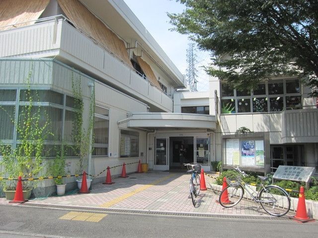 図書館　国分寺市立光図書館（図書館）まで675m