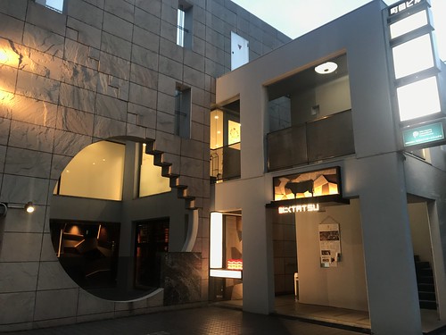 飲食店　近江うし 焼肉 にくTATSU(タツ) 青山本店（飲食店）まで448m