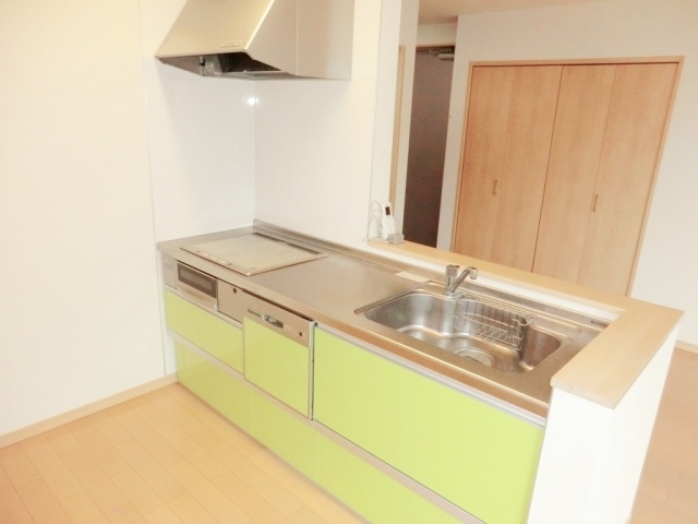 キッチン　IHコンロ付きのシステムキッチン☆