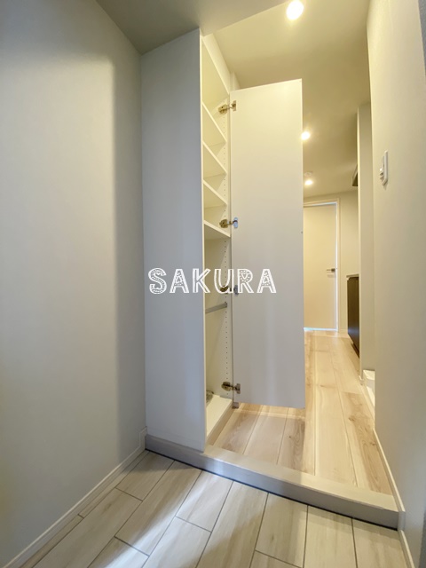 玄関　収納豊富なシューズボックスです♪