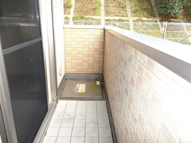 バルコニー　暖かな日差しのふりそそぐバルコニー