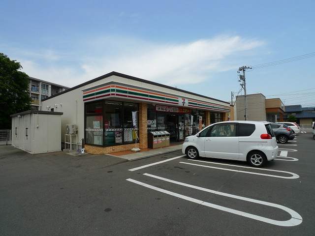 コンビニ　セブン－イレブン金沢駅西本町３丁目店（コンビニ）まで540m