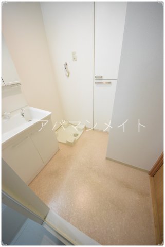 その他設備　室内洗濯機置場＆脱衣スペースです