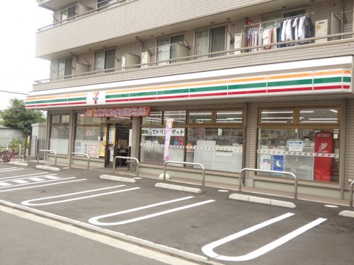 コンビニ　セブンイレブン（コンビニ）まで201m