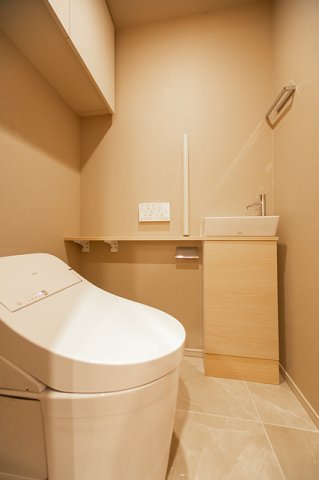 トイレ　※写真は同タイプ住戸です。