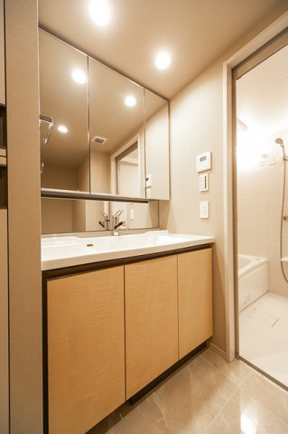 洗面設備　※写真は同タイプ住戸です。