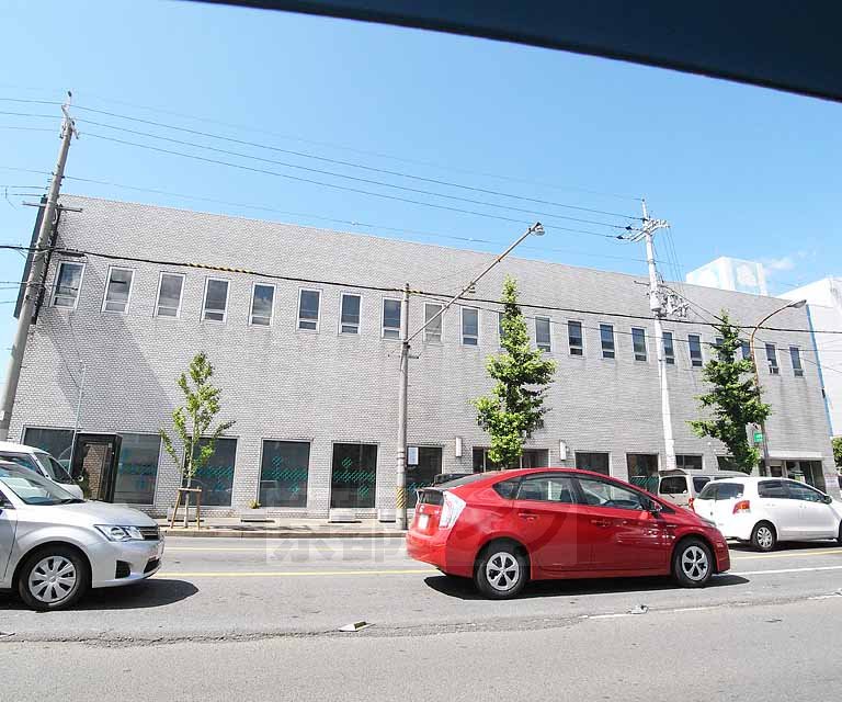 銀行　京都中央信用金庫 上鳥羽支店（銀行）まで396m