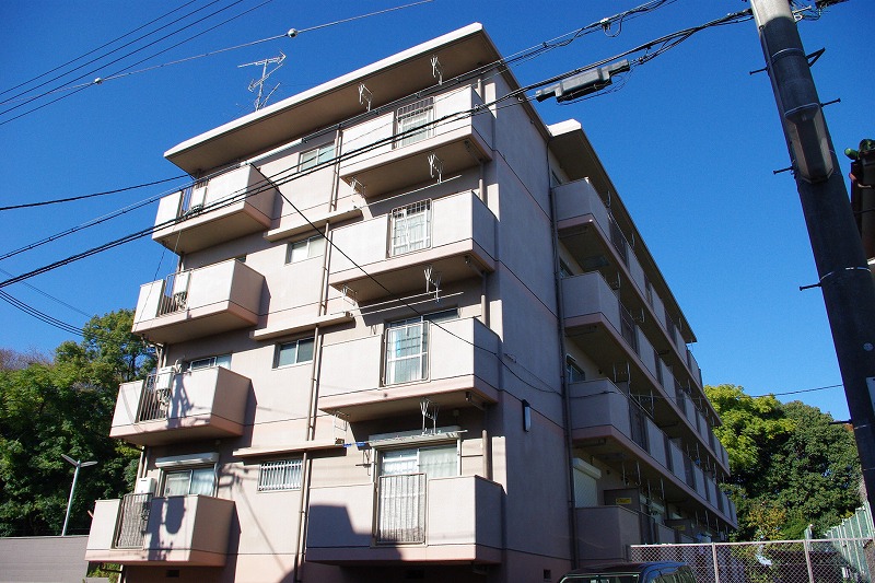 建物外観　４階建てマンション