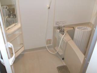 バス・シャワールーム　清潔感のあるお風呂です。