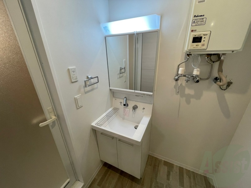 洗面設備　シャンプードレッサー。身支度はここでばっちりですね。
