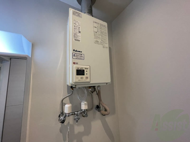 その他設備　給湯器は簡単操作で温度調整ができますよ。