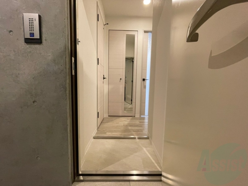 玄関　玄関の様子です。明るい印象ですね。気分もあがりそう。