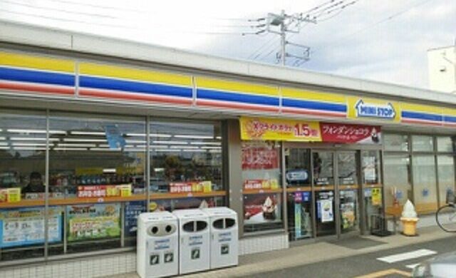 コンビニ　ミニストップ（コンビニ）まで400m