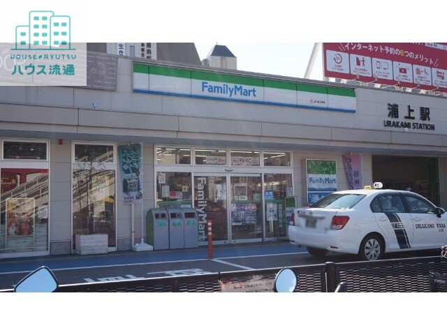 コンビニ　ファミリーマート長崎浦上駅店（コンビニ）まで903m