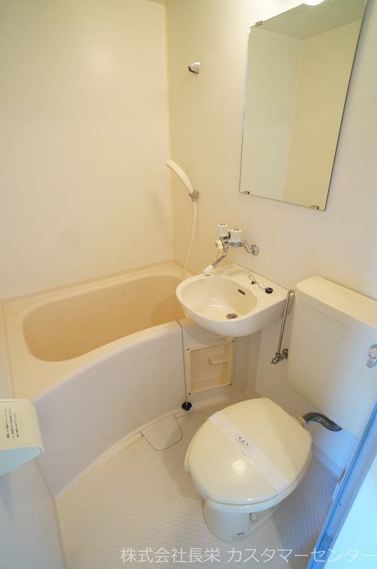 バス・シャワールーム　※同建物参考写真です（実際のお部屋とは異なります）