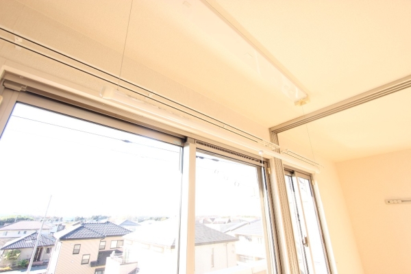 その他設備　室内物干し付きで雨の日も洗濯物が干せます♪