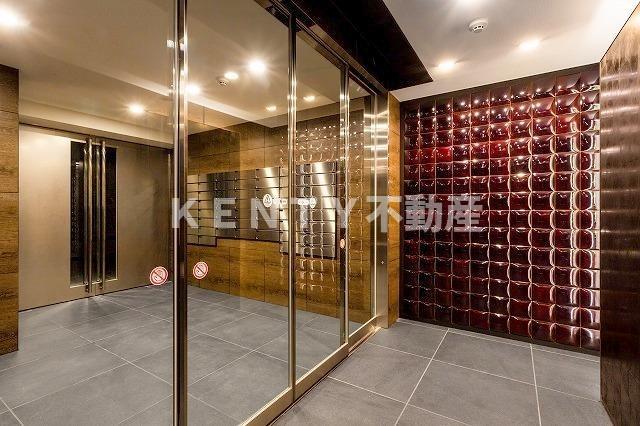 エントランス　落ち着いたエントランスです