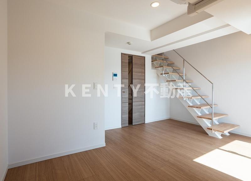 居室・リビング　こちらの居間で趣味の時間をお楽しみください