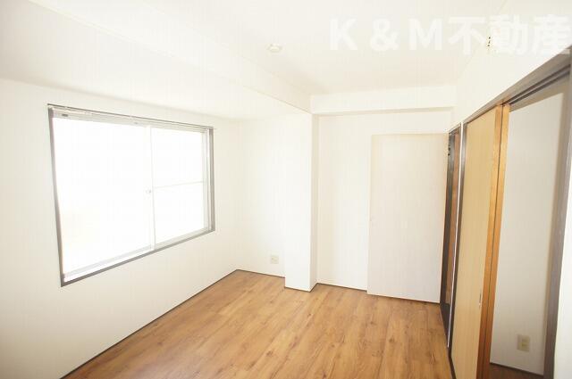 その他部屋・スペース　広くて明るい寝室