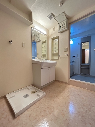 洗面設備　別部屋の参考写真のため、現況を優先します。