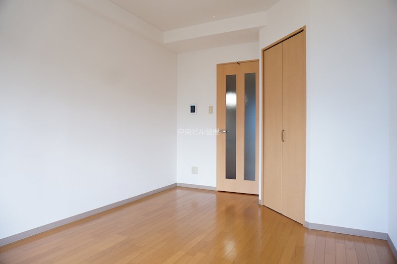 居室・リビング　7.4帖の洋室です