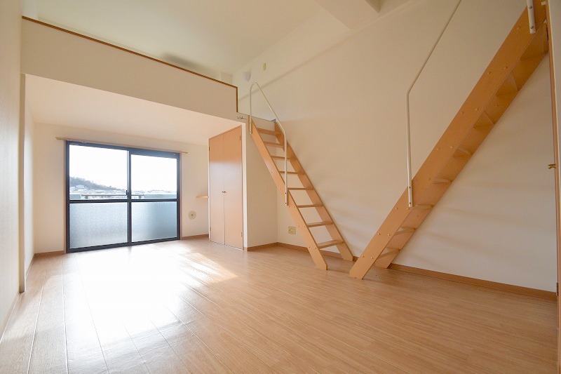 居室・リビング　☆広々室内です☆