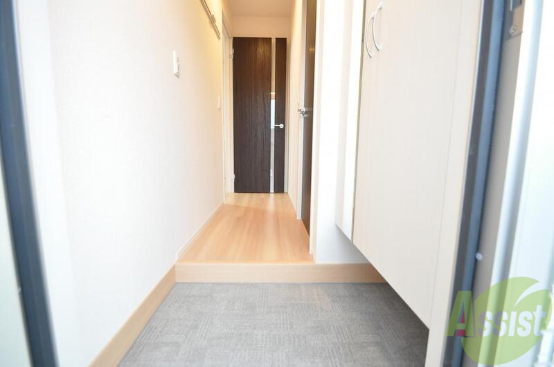 玄関　玄関を開けると解放感のある空間がひろがりますよ。