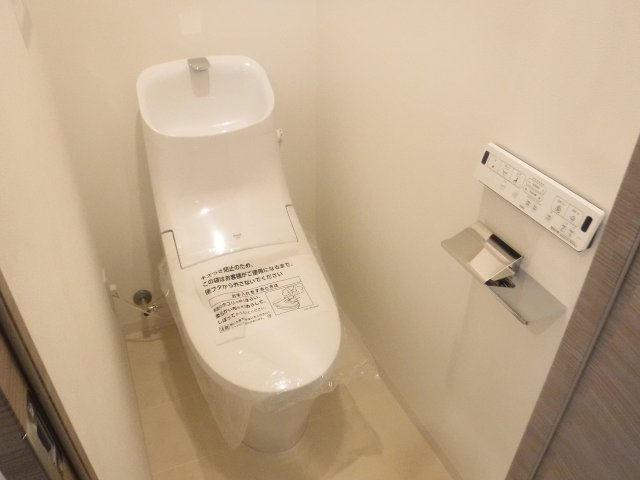 トイレ　他のお部屋の参考写真となります。