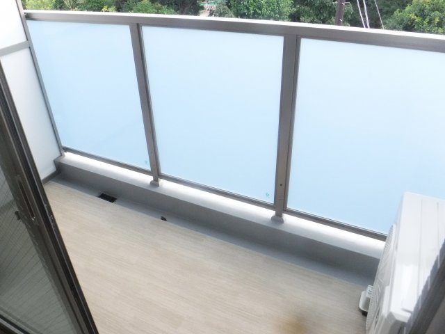 バルコニー　他のお部屋の参考写真となります。