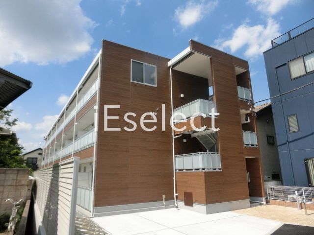 エントランス　2018年完成の築浅物件！