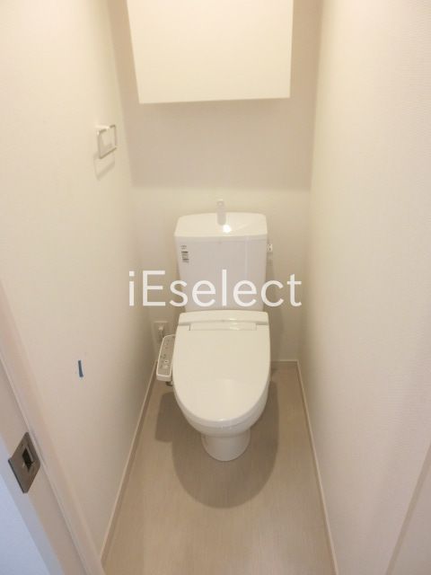 トイレ　収納もあるので便利ですね