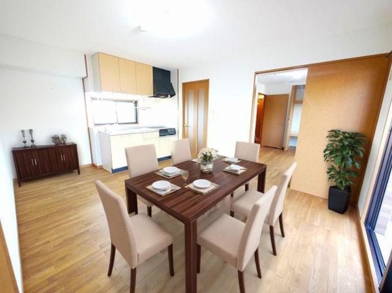 居室・リビング　CGで家具等を配置したもので家具等は含まれません