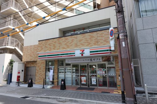 コンビニ　セブンイレブン 京阪京橋北店（コンビニ）まで681m