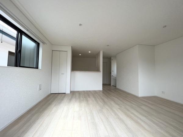 居室・リビング　明るいリビングダイニング！