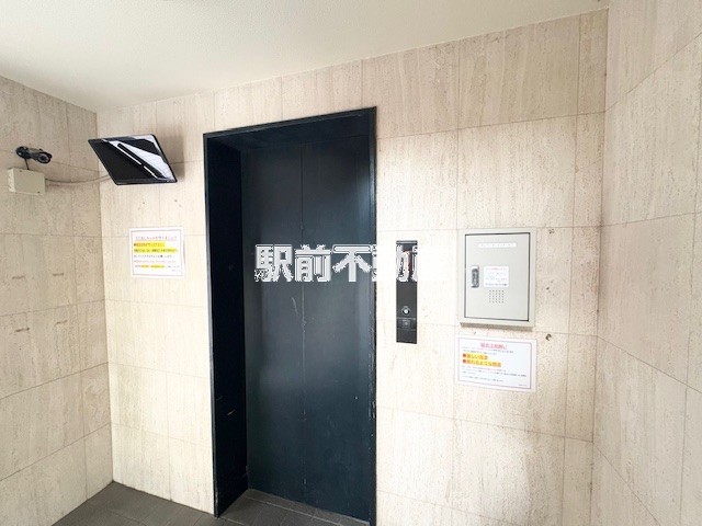 ロビー　エレベーター