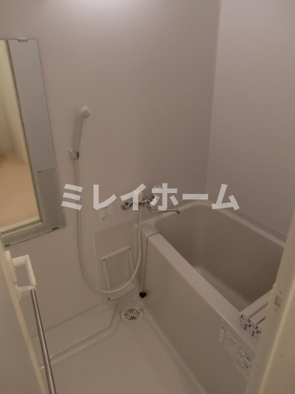 バス・シャワールーム　同建物内、別のお部屋の参考写真になります。