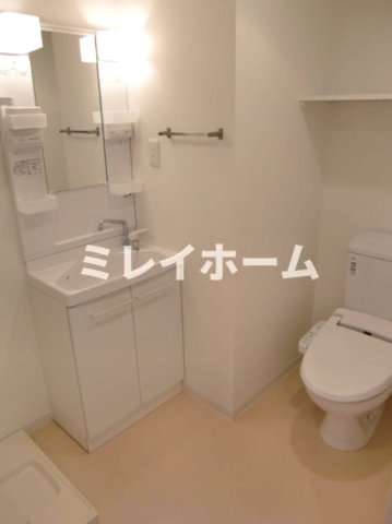 洗面設備　同建物内、別のお部屋の参考写真になります。