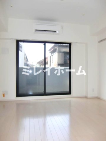 居室・リビング　同建物内、別のお部屋の参考写真になります。