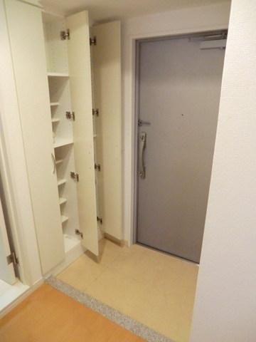 玄関　下駄箱あり