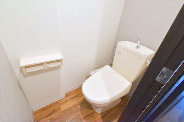 トイレ　ウォシュレット付きです♪