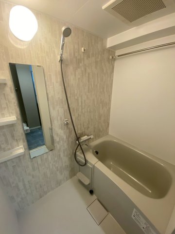 バス・シャワールーム　コンパクトで使いやすいお風呂です