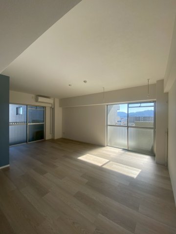 居室・リビング　落ち着いた色調の洋室です